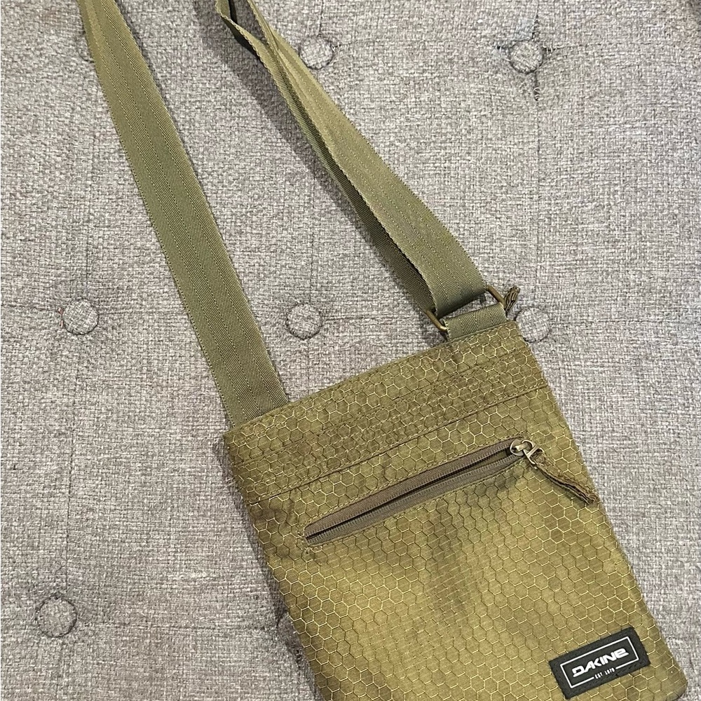 Dakine Green Small Messenger Bag Tactical Design